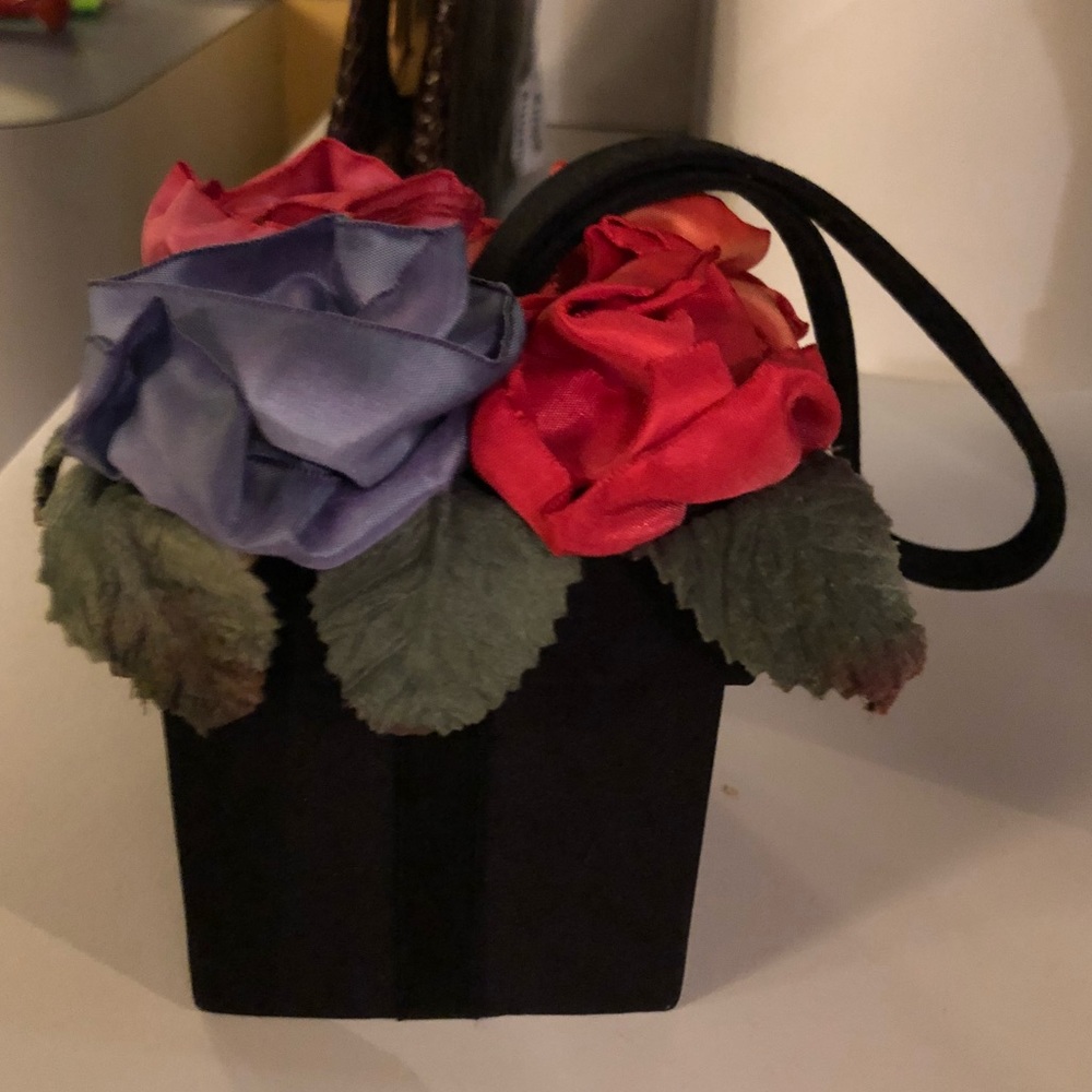 Ribbon rose evening bag